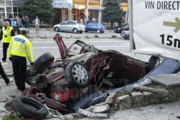 Anchetatorii cred că există indicii temeinice că mașina era condusă de tânărul care a decedat