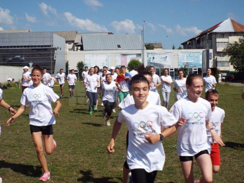 Crosul Olimpic Județean s-a bucurat de o participare numeroasă