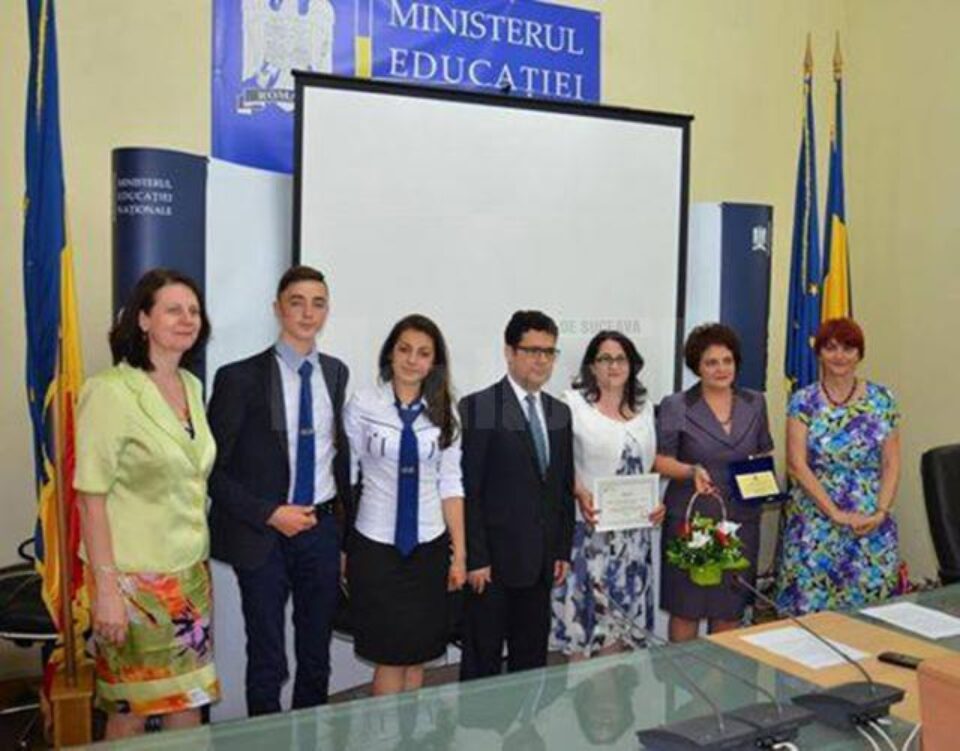 Ministrul Educației, Remus Pricopie, alături de delegația Colegiului „Mihai Băcescu” Ministrul Educației, Remus Pricopie, alături de delegația Colegiului „Mihai Băcescu”