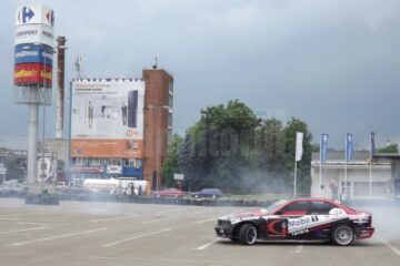 Drift demonstrativ în parcarea Shopping City