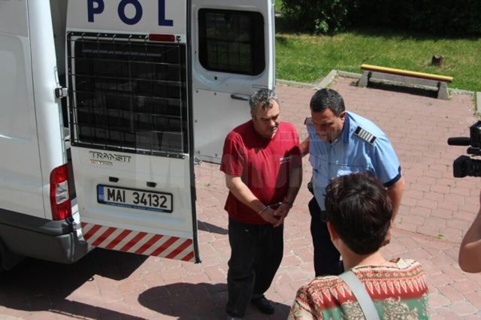Vasile Lavric: „Rog presa să nu-mi mai spună mâncătorul de femei, pentru că nu am mâncat pe nimeni” Vasile Lavric: „Rog presa să nu-mi mai spună mâncătorul de femei, pentru că nu am mâncat pe nimeni”