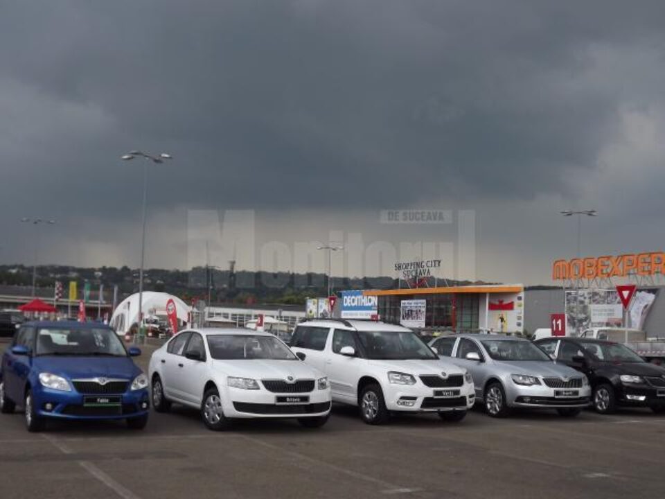 Expoziția auto din parcarea SCS poate fi admirata inclusiv duminică