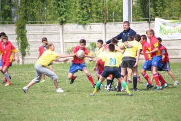 Cupa Sucevei a adunat în teren peste 200 de copii, seniori și foști jucători ai României