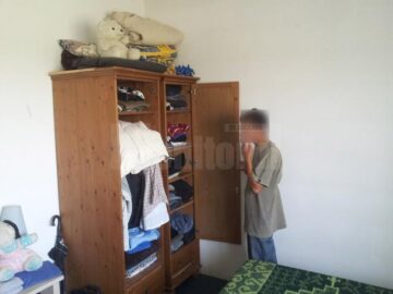 Dan ne arată camera lui, ca să vedem cât este de ordonat