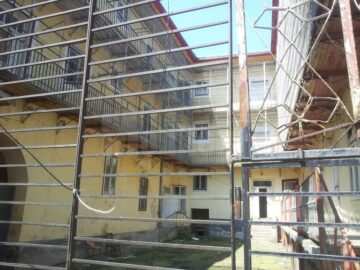 Vechiul imobil al Spitalului de Neuropsihiatrie Infantilă, cu gratii