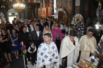 Fostul antrenor al Stelei Laurențiu Reghecampf și soția acestuia, nași la Gura Humorului