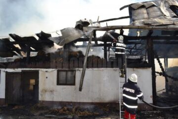 Puternic incendiul la adăpost de animale al Grupului Școlar Bivolărie