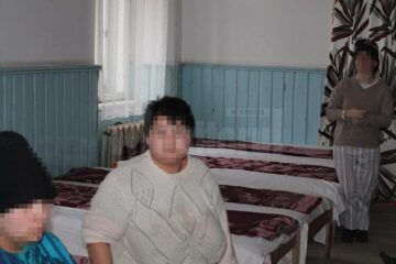 Aruncați în fostul orfelinat de la Siret de propriile familii, peste 100 de adulți-copii au învățat să trăiască