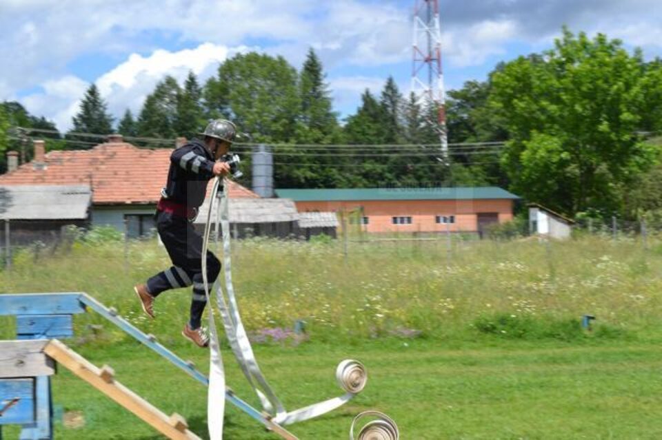 La concursul serviciilor voluntare au participat echipajele a cinci primării din județ