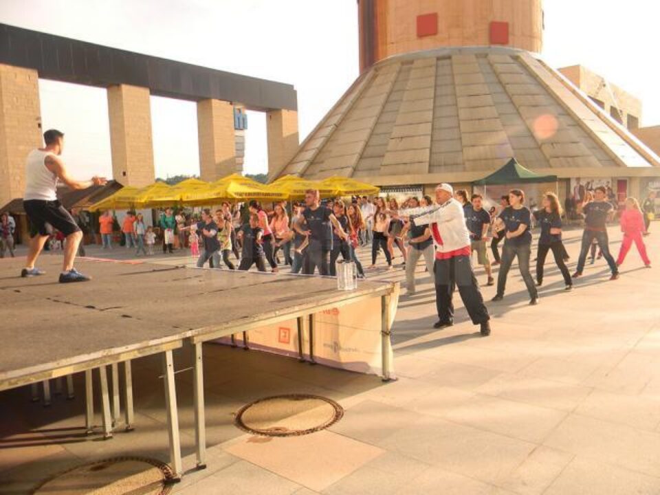 Peste 200 de tineri au participat la Festivalul „Family Olympics - Bucurie în Mișcare”