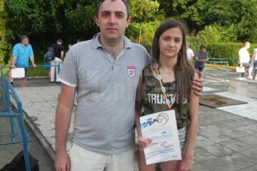 Antrenorul Cezar Moscaliuc, alături de performera delegației sucevene, Diana Lissov