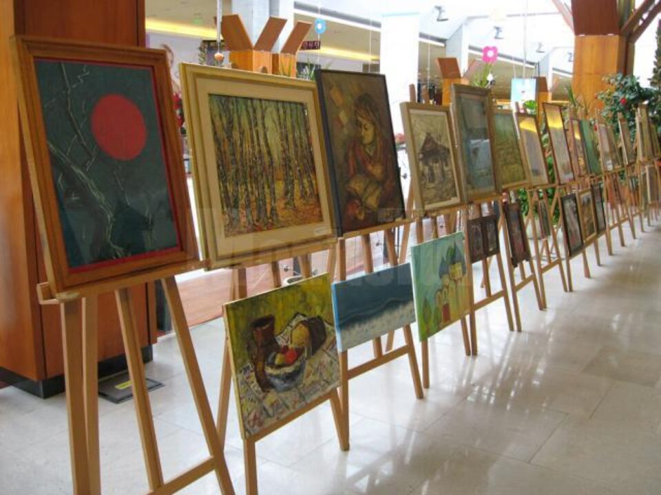 Vernisajul Salonului de primăvară-vară al artiștilor plastici amatori din județul Suceava