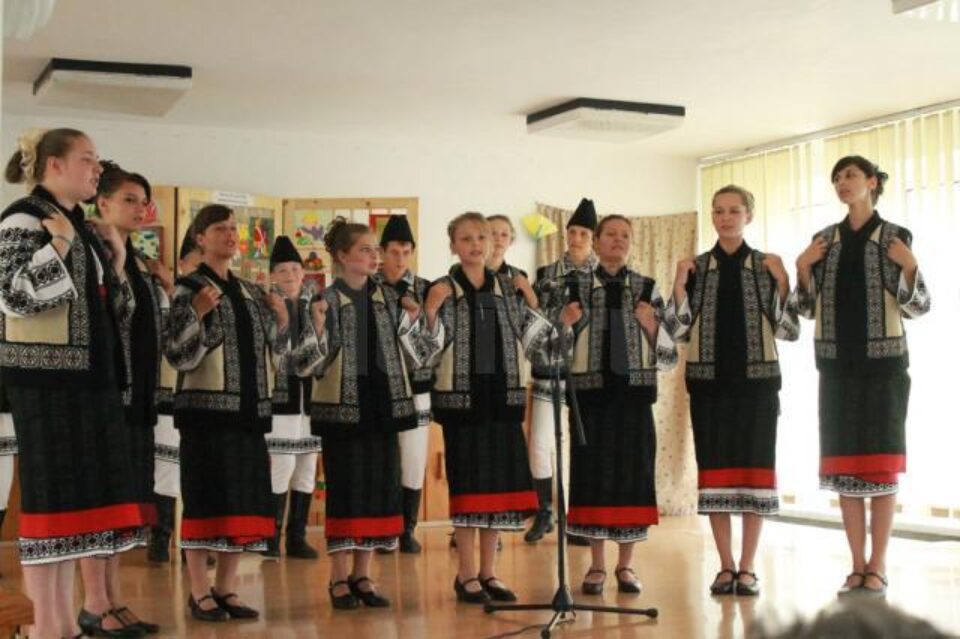 Concursul „Armonie prin artă populară și tradiții”