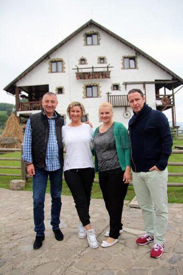Laurențiu Reghecampf și soția sa, Ana Maria Prodan, au rămas impresionați de gazdele de la Mălini