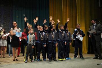 Premierea olimpicilor de la Școala „Miron Costin” din Suceava, pe scena Casei de Cultură