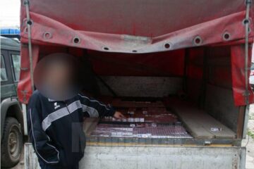 Țigări de contrabandă, în valoare de peste 122.000 de lei, descoperite în mașina unui hunedorean