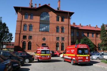 Două ambulanțe SMURD au preluat victimele și le-au transportat la Spitalul Județean Suceava