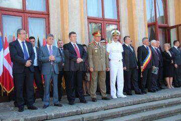 Ministrul Apărării, Mircea Dușa, și ceilalti oficiali invitați