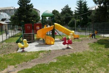 Locul de joacă din piața “Nada Florilor” urmează a fi dat în folosință zilele următoare
