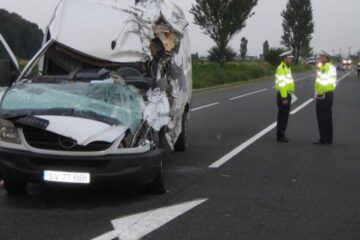 Autoutilitara condusă de sucevean.Foto: Ziarul de Bacău