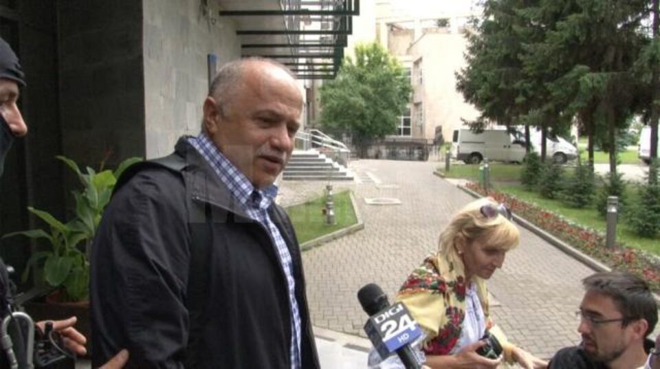 Procurorul Dumitru Dâmbu, scos din clădirea Parchetelor, după ce i-a fost percheziționat biroul Procurorul Dumitru Dâmbu, scos din clădirea Parchetelor, după ce i-a fost percheziționat biroul