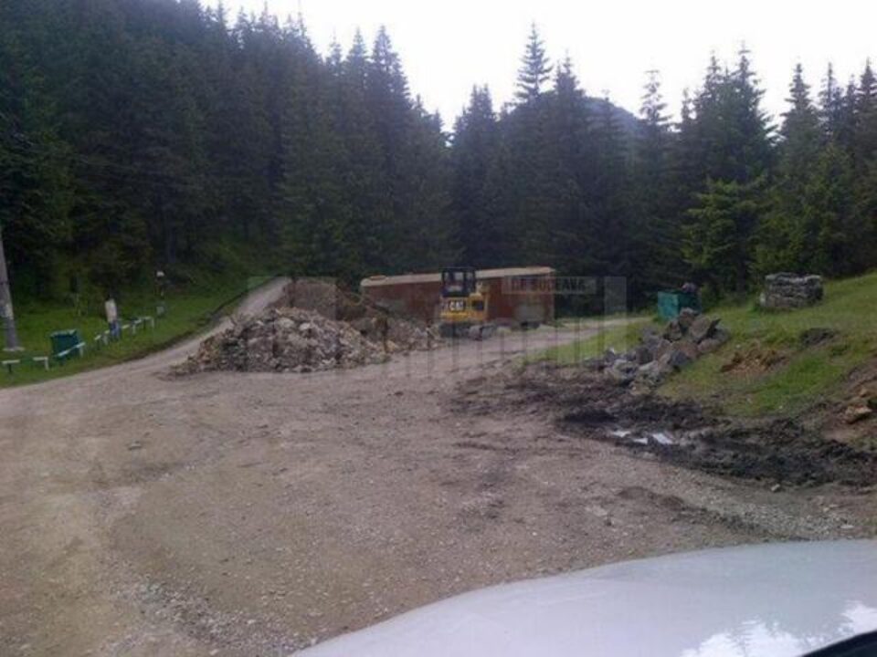 Calcarul Pojorâta a început lucrările la modernizarea drumului Chiril – Rarău