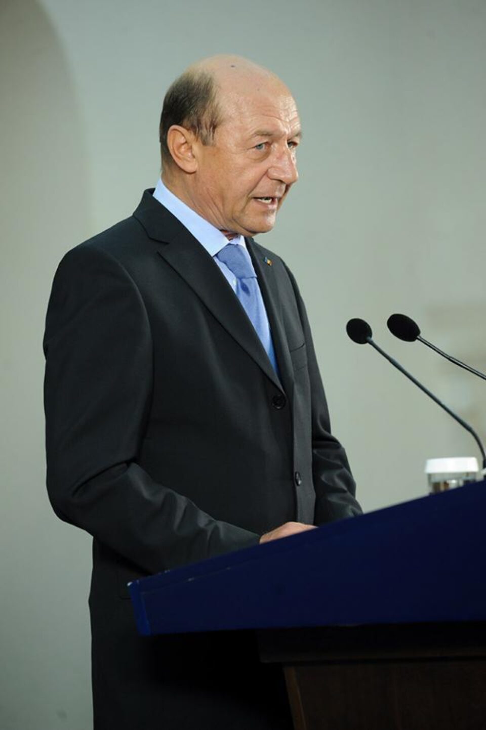 Băsescu: Toți românii trebuie să răspundă în fața legii