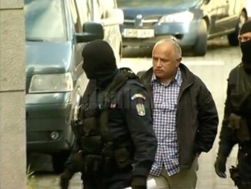 Procurorul-șef Dumitru Dîmbu, în momentul în care a fost adus duminică după-amiază la sediul DNA București