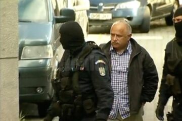 Procurorul-șef Dumitru Dîmbu, în momentul în care a fost adus duminică după-amiază la sediul DNA București