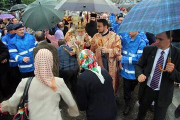 Pelerinajul de Sânziene a adunat circa 10.000 de oameni pe străzile Sucevei