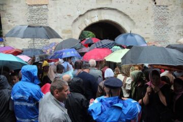Pelerinajul de Sânziene a adunat circa 10.000 de oameni pe străzile Sucevei