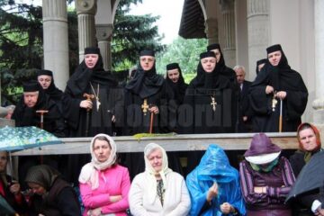 Pelerinajul de Sânziene a adunat circa 10.000 de oameni pe străzile Sucevei
