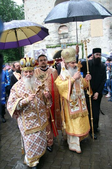 Pelerinajul de Sânziene a adunat circa 10.000 de oameni pe străzile Sucevei