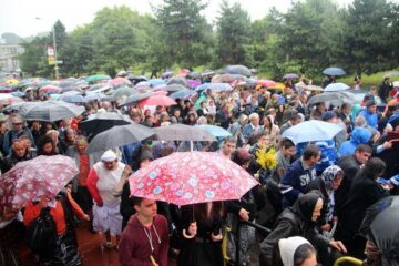 Pelerinajul de Sânziene a adunat circa 10.000 de oameni pe străzile Sucevei