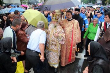 Pelerinajul de Sânziene a adunat circa 10.000 de oameni pe străzile Sucevei