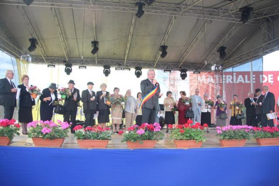 Primarul Ion Lungu a înmânat diplomele de fidelitate Cuplurilor de Aur