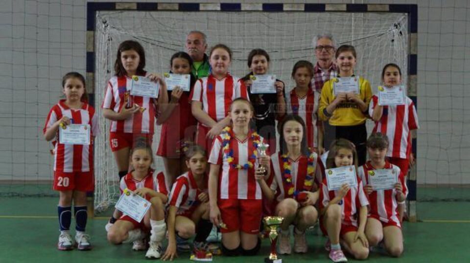 Echipa de minihandbal fete a LPS Suceava vrea un rezultat cât mai bun la Târgu Mureș