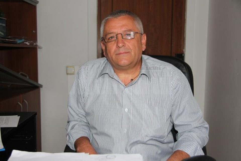 Viorel Plămadă, fostul viceprimar, spune că totul i se trage de la faptul că a reziliat un contract păgubos încheiat de primar pe linie de salubrizare Viorel Plămadă, fostul viceprimar, spune că totul i se trage de la faptul că a reziliat un contract păgubos încheiat de primar pe linie de salubrizare
