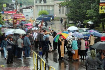 Pelerinajul de Sânziene a adunat circa 10.000 de oameni pe străzile Sucevei