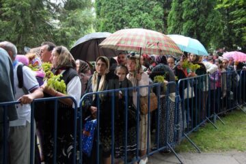 Pelerinajul de Sânziene a adunat circa 10.000 de oameni pe străzile Sucevei