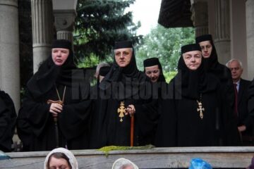 Pelerinajul de Sânziene a adunat circa 10.000 de oameni pe străzile Sucevei