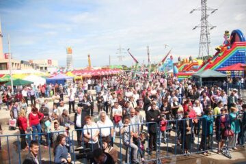 Sucevenii au răspuns invitației de a participa la evenimentele organizate de Zilele Orașului, venind în număr mare chiar de la primele acorduri muzicale