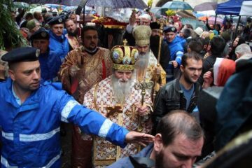 Pelerinajul de Sânziene a adunat circa 10.000 de oameni pe străzile Sucevei