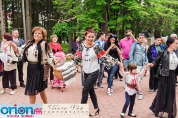 Ziua Internațională a iei românești a fost marcată cu succes și la Vatra Dornei. Foto: Flav POP