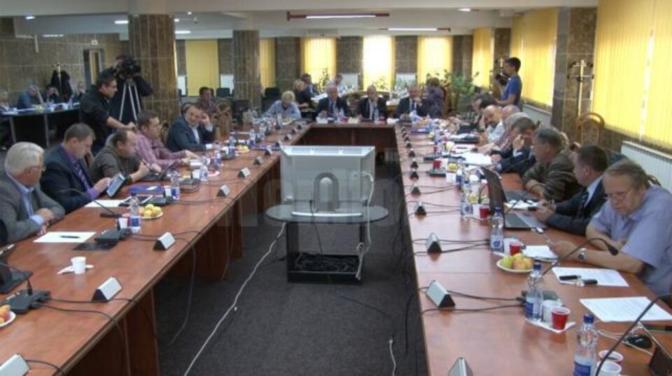 Consilierii suceveni au respins, pentru a treia oară, proiectul de realizare a unui cartier de vile, pe o suprafață de aproape 48.000 de mp, în cartierul Burdujeni Consilierii suceveni au respins, pentru a treia oară, proiectul de realizare a unui cartier de vile, pe o suprafață de aproape 48.000 de mp, în cartierul Burdujeni
