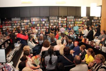 Scriitoarea Luminița Aldea a lansat romanele „Acasă” și „Ce dulci sunt fructele amare”, la Librăria Cărturești