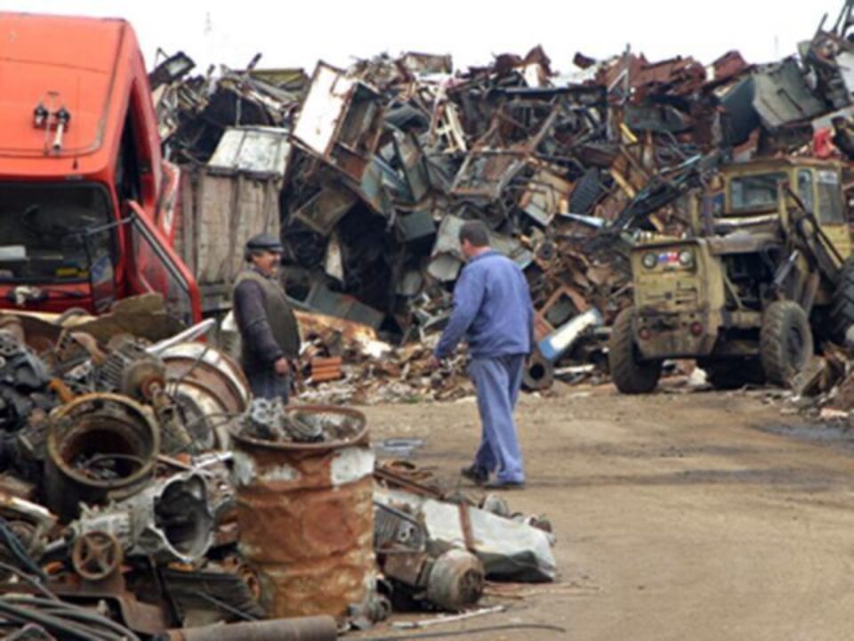 Centrele de colectare a fierului vechi nu mai au voie să cumpere orice de la persoanele fizice. Foto: MediaFax Centrele de colectare a fierului vechi nu mai au voie să cumpere orice de la persoanele fizice. Foto: MediaFax
