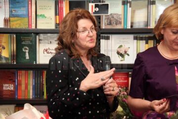 Scriitoarea Luminița Aldea a lansat romanele „Acasă” și „Ce dulci sunt fructele amare”, la Librăria Cărturești