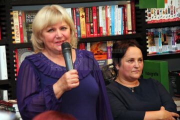 Scriitoarea Luminița Aldea a lansat romanele „Acasă” și „Ce dulci sunt fructele amare”, la Librăria Cărturești