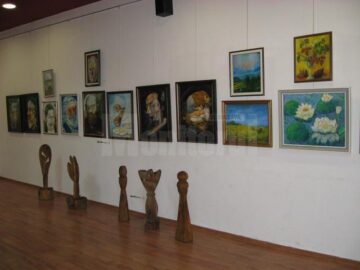 Expoziția de pictură, grafică, sculptură și artă decorativă „11 + 1 Elegii” poate fi vizitată până la finele săptămânii